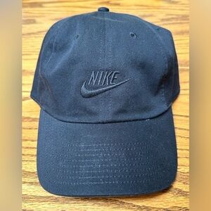 Nike Futura Heritage 2.0 Men’s Black/Black Strapback Hat